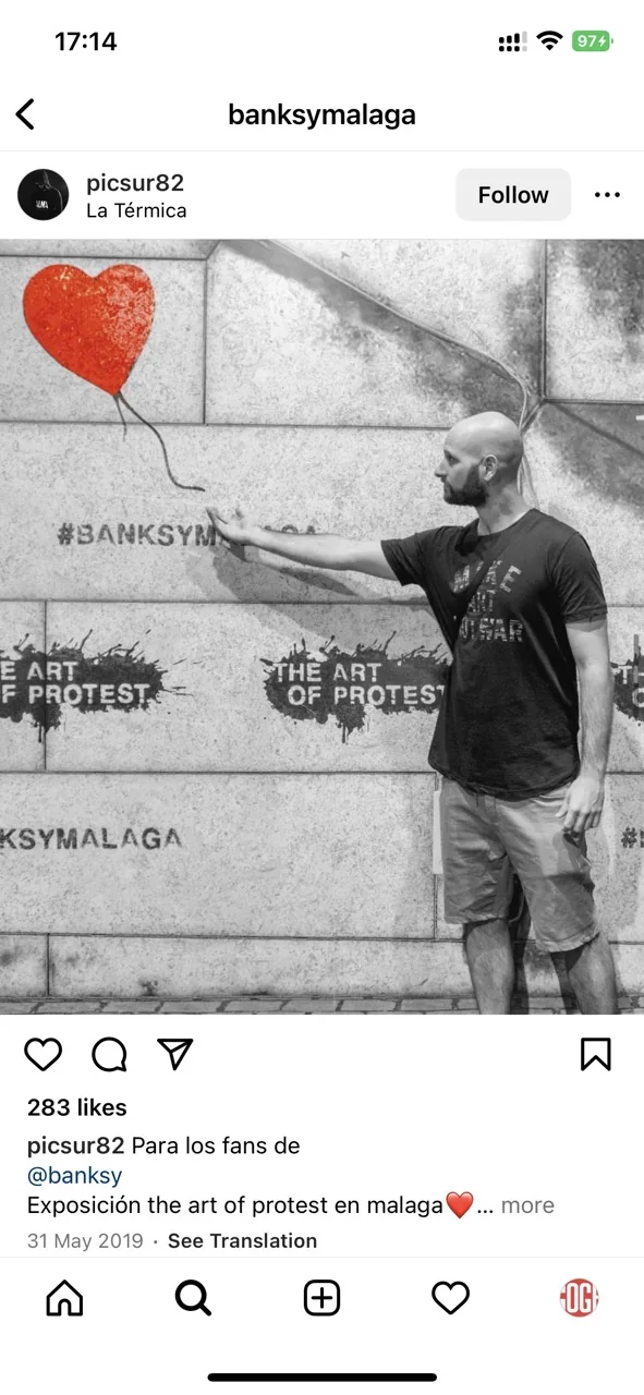 Публикация посетителя из фотозоны с красным шаром