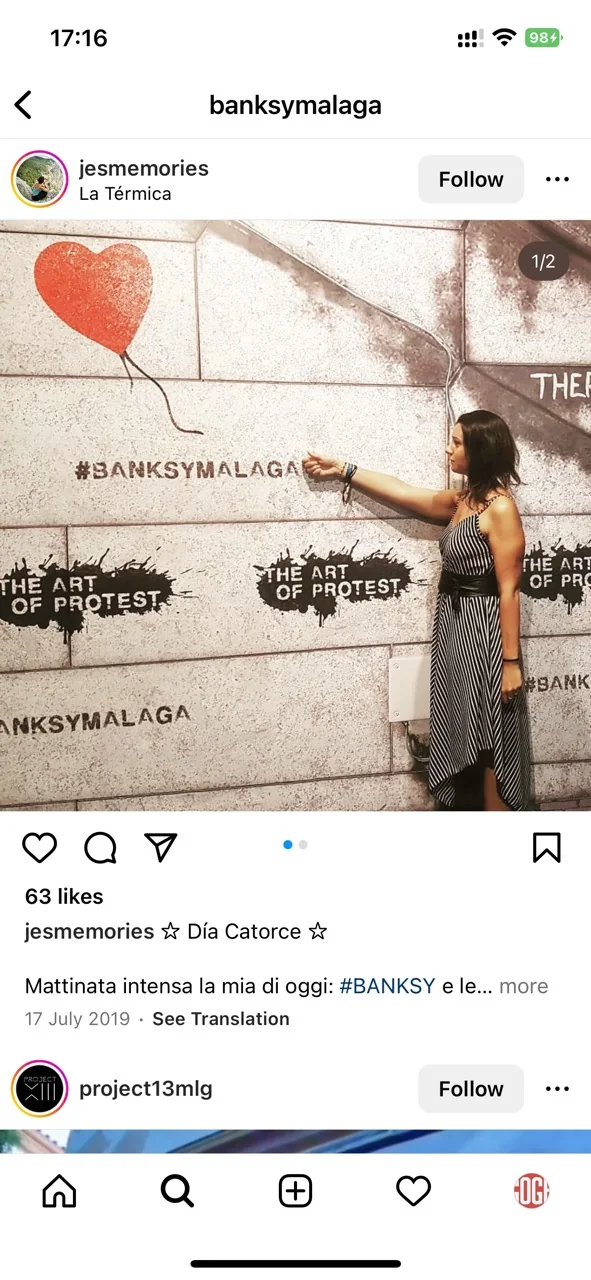 Публикация посетителя из фотозоны с красным шаром