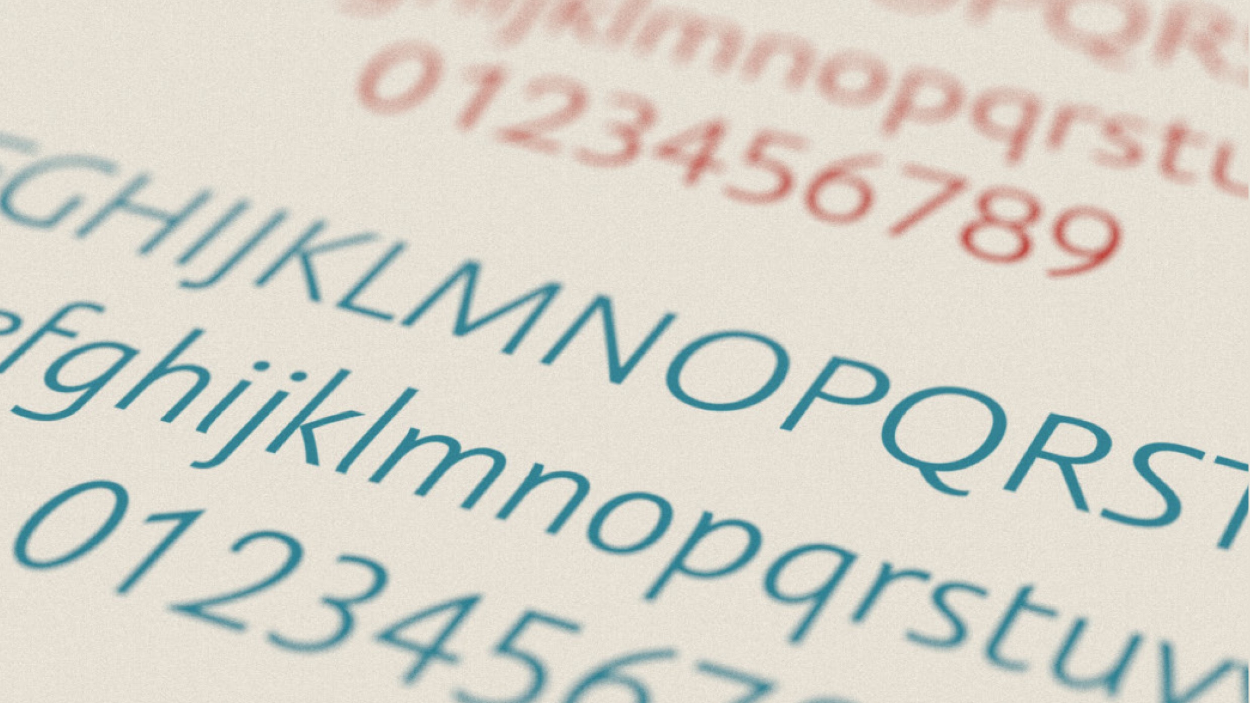 Фирменный шрифт в печати крупным планом: бирюзовые и красные строки букв и цифр