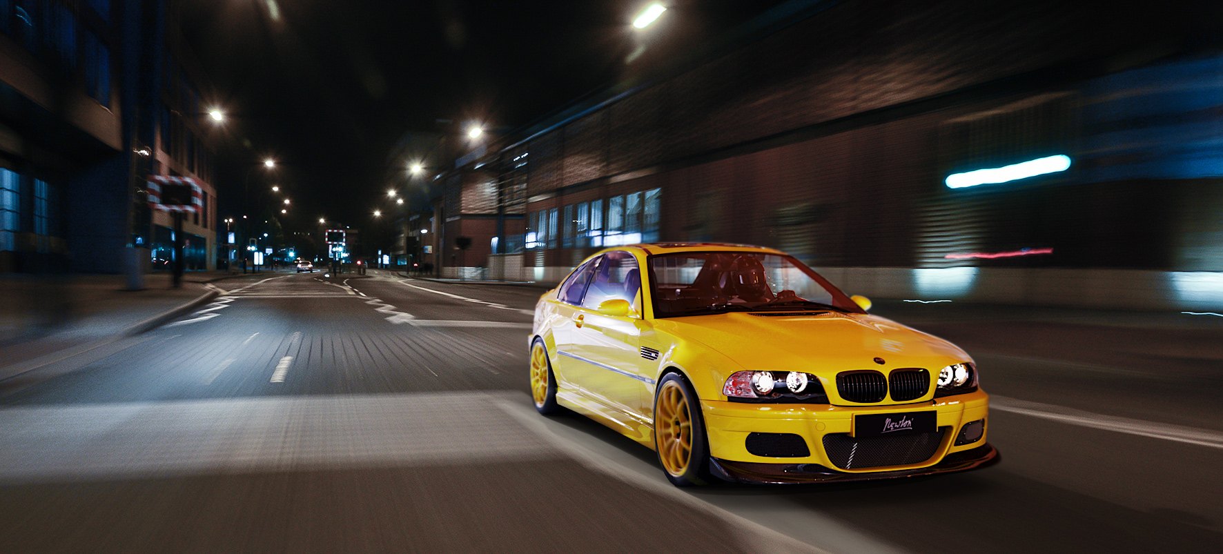 Жёлтый BMW M3 E46 Newton Cars едет ночью по городской улице